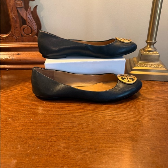 Tory Burch Black Leather Benton Ballet Flats with Gold Logo Medallion Size 8 - Picture 7 of 10